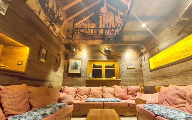 Chalet With 7 Bedrooms in Saint-jean-d'arves, With Wonderful Mountain