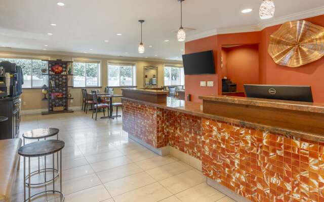 Best Western Plus Airport Plaza