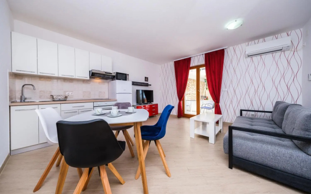 Family friendly apartments with a swimming pool Mavarstica, Ciovo - 18744