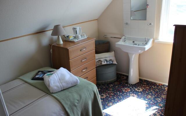 Rolling Waves Hotel - Guest house