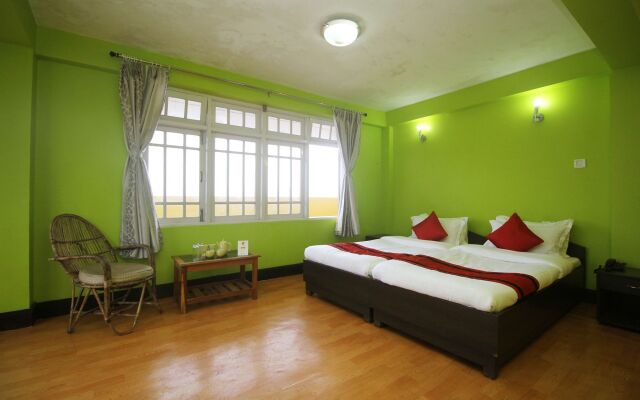 Oyo 4305 Yang's Inn