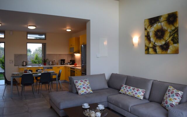 Three Stars Luxury Villas