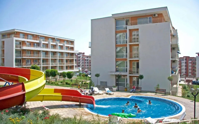 Crown Fort Club Apartment