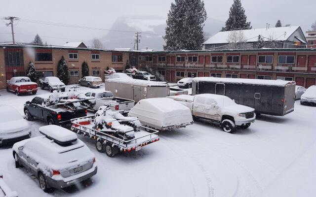 Alpine Inn & Suites