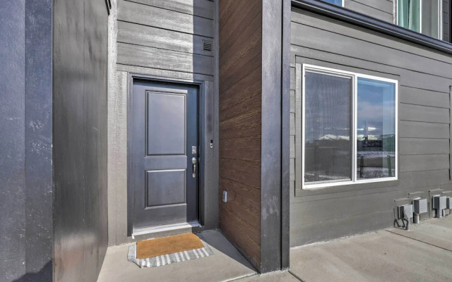Modern Mountain Townhome - Ski Nearby