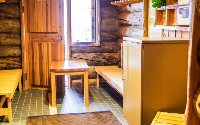 Kuukkeli Log Houses Teerenpesä