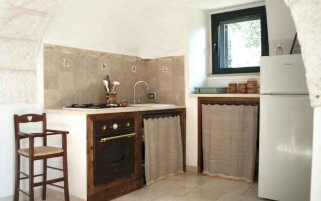 Trulli sul vignale in Masseria Santalachicca