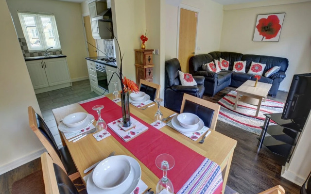 Tranquil holiday home in Swansea near Mountains