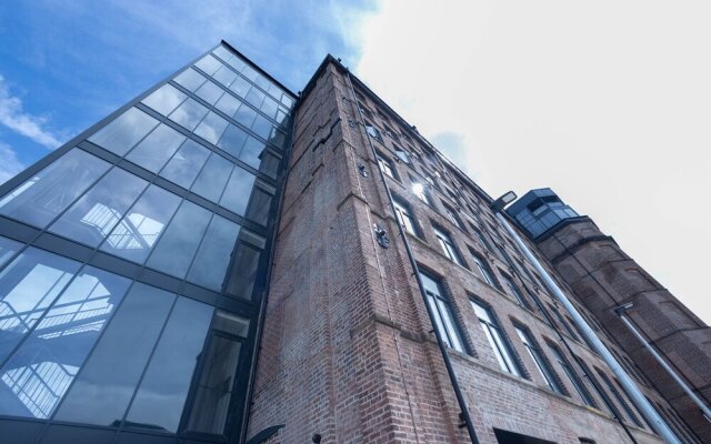 Leeds Haven - Niche 1 & 2 Bedroom Apartments with Cityscape views includes parking upon availability by Sojo Stay