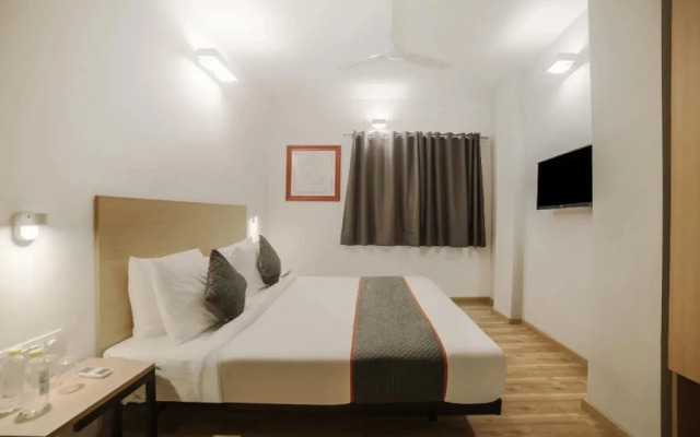 OYO Townhouse 82 Chander Nagar Janakpuri