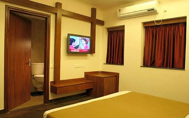 Hotel Trimoorti