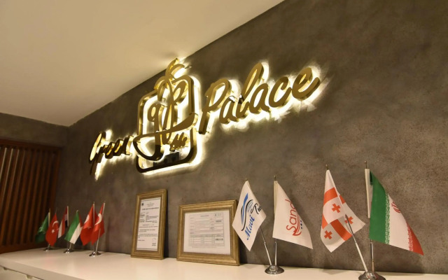 Green Palace Suite Hotel
