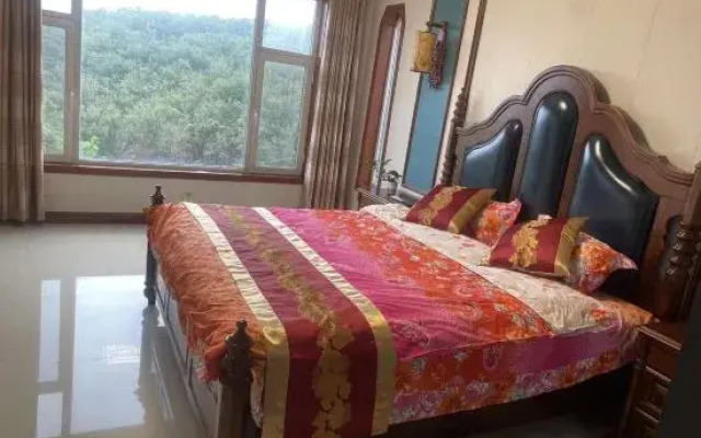 Zhuquanshan Gangzishu Restaurant B&B