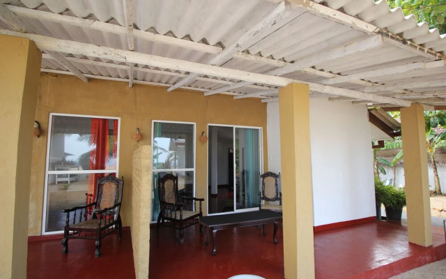Lankahuts Beach Bungalows