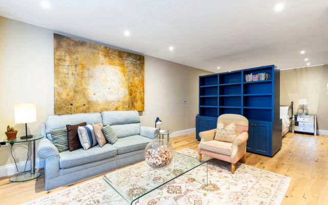Colourful Studio Near Clapham Common!