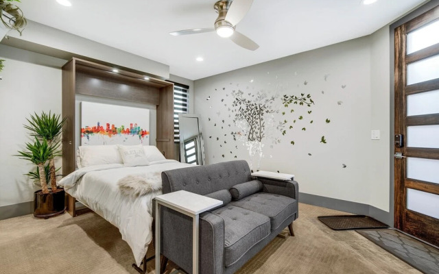 New Build Studio - Walkability to Dining & Drinks!!