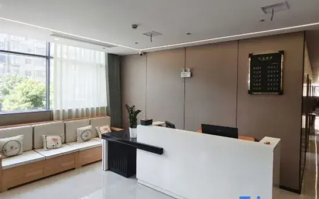 Hexie Hotel (Lushan Municipal Government Branch)