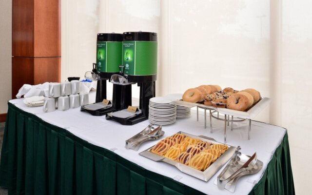 Holiday Inn Madison at The American Center by IHG