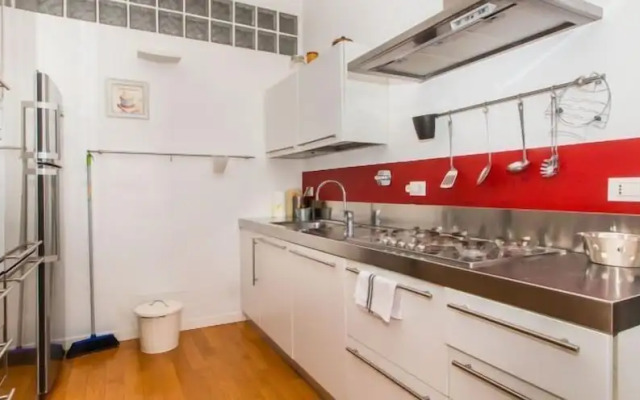 Pozzo Strada Bright Apartment - with Balconies