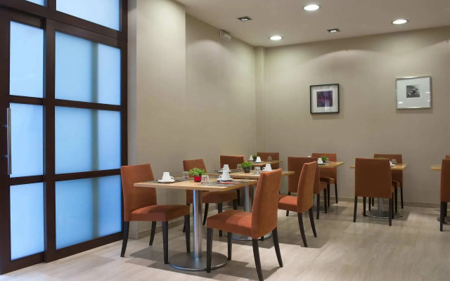 LATROUPE Grand Place Hostel