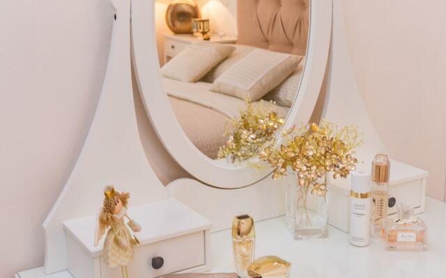 Apartments and rooms Perla