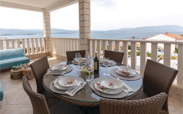 Beautiful Home in Komarna With Wifi and 3 Bedrooms