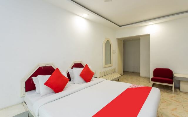 OYO Flagship 140 Amaltas AB Road