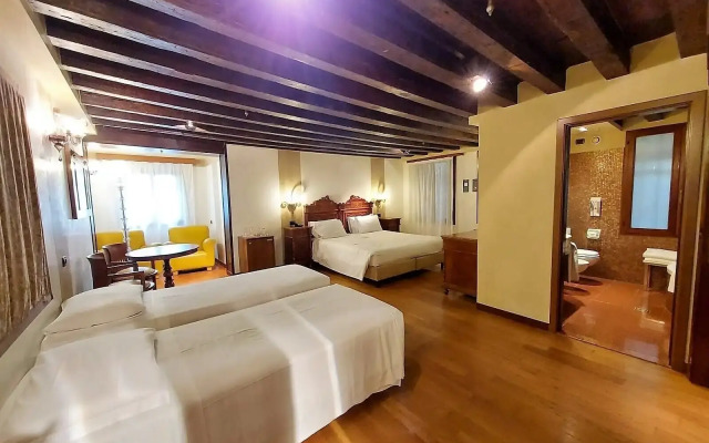 Hotel Saturnia & International
