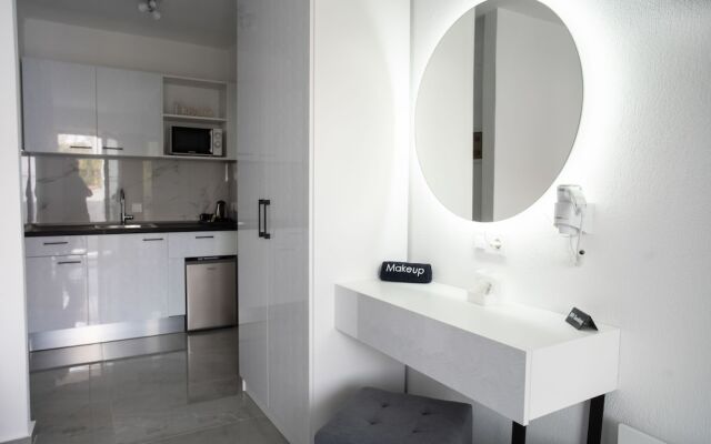 Aeonian Luxury Suites Asprovalta, Adults Only & Kids 12 Plus