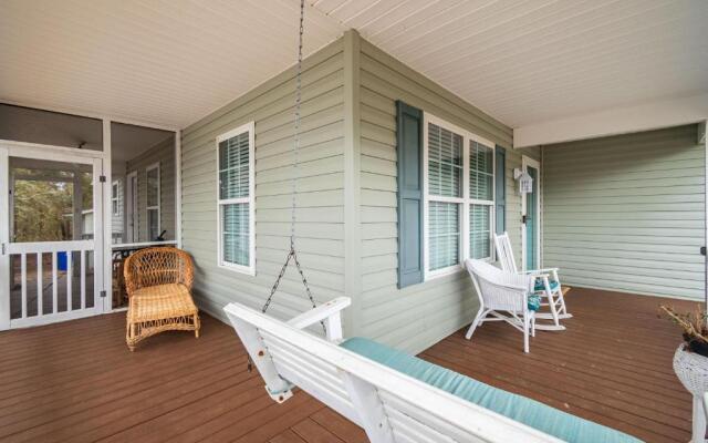 Seaside Kayaks by Oak Island Accommodations