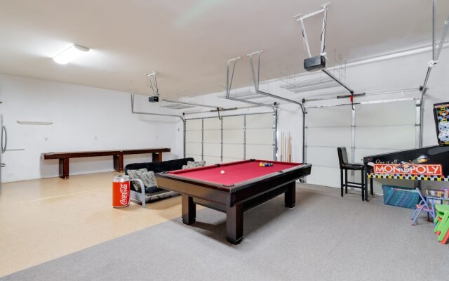 54444her 5 Bedroom Home