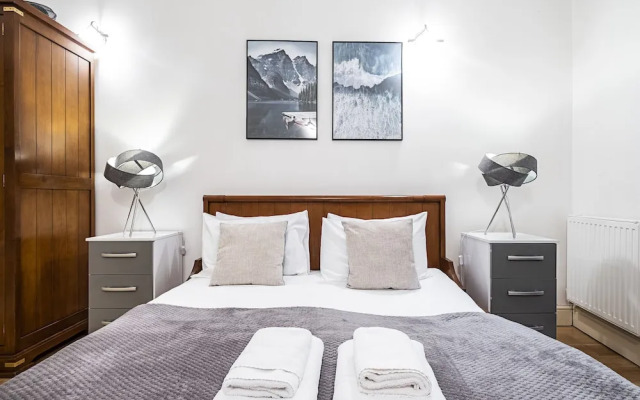 Shelton Apartment, London