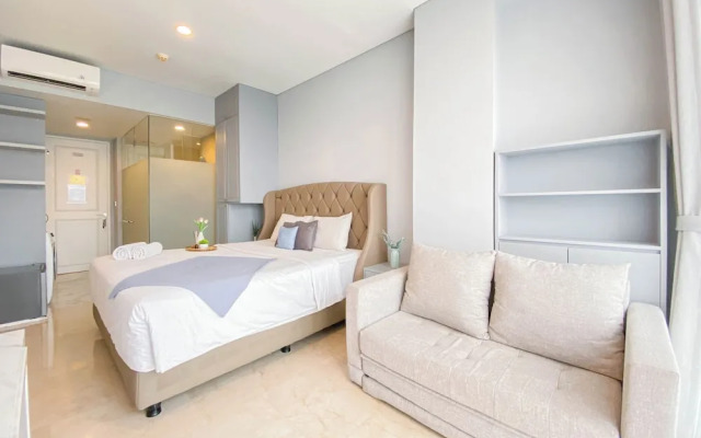 Minimalist and Cozy Studio at Apartment Art Deco