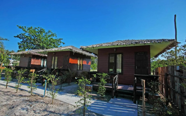 PP Red Tuna Hut