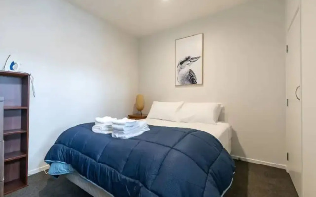 Roomy Loft Two Bedroom Apartment W/ Free Parking!