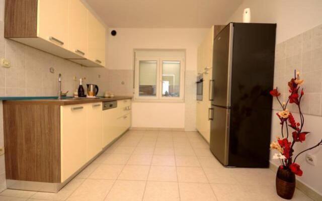 Apartment Smile Podstrana