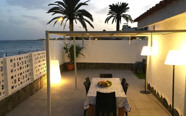 Villa 6 People, Heated Pool, Seafront, Great Location
