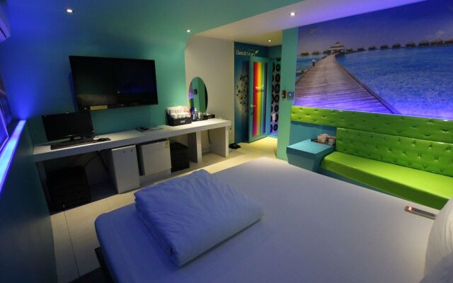 V1 Hotel