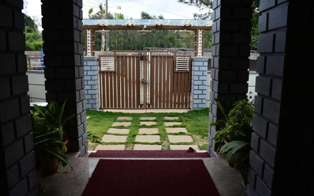 Srinikethana Home Stay with Swimming Pool