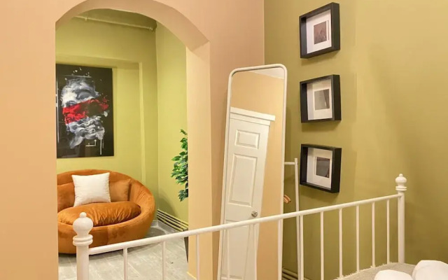 Lovely Home With Backyard in Cihangir