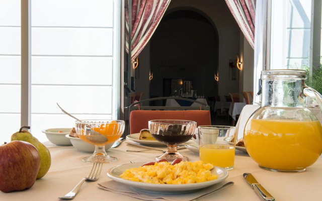 PHI Hotel Astoria