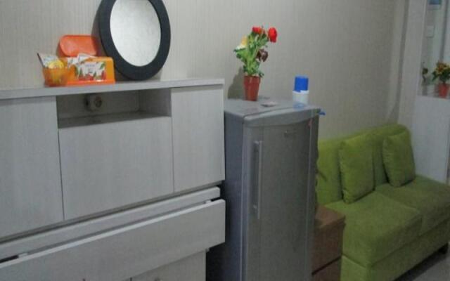 Hajjah Ririn's Kebagusan City Apartment