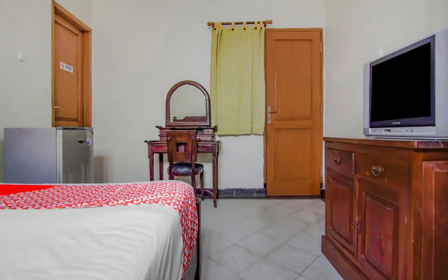 OYO 90094 Gayatri Residence