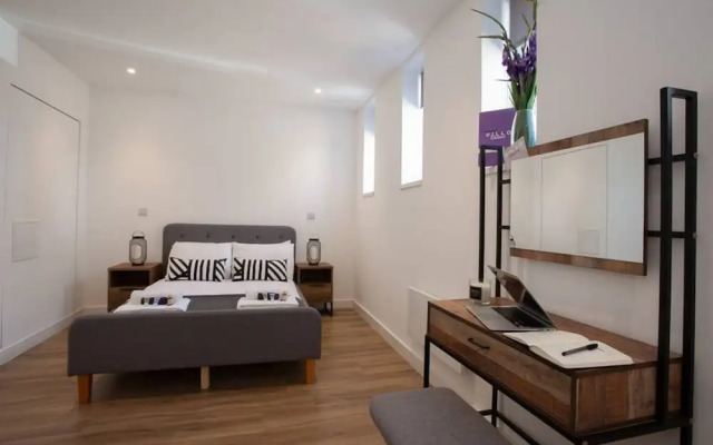 Modern, Stylish 1BR Apartment Nearby AO Arena