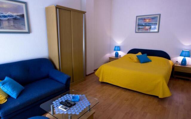 Apartments and Rooms Dis