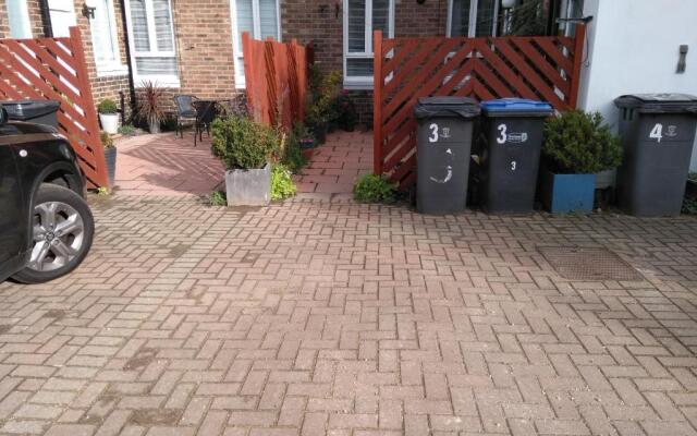 Apartment with Outside Patio and Car Space