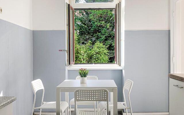Commodious 2BR Apt. Near AKH-Perfect for Groups