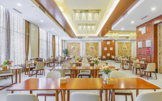 Shengshi Baiyun Hotel