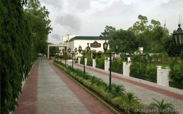 Country Inn & Suites by Radisson, Delhi Satbari