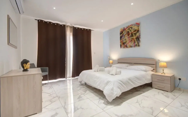Modern Beach Apartment With Fantastic Sea Views